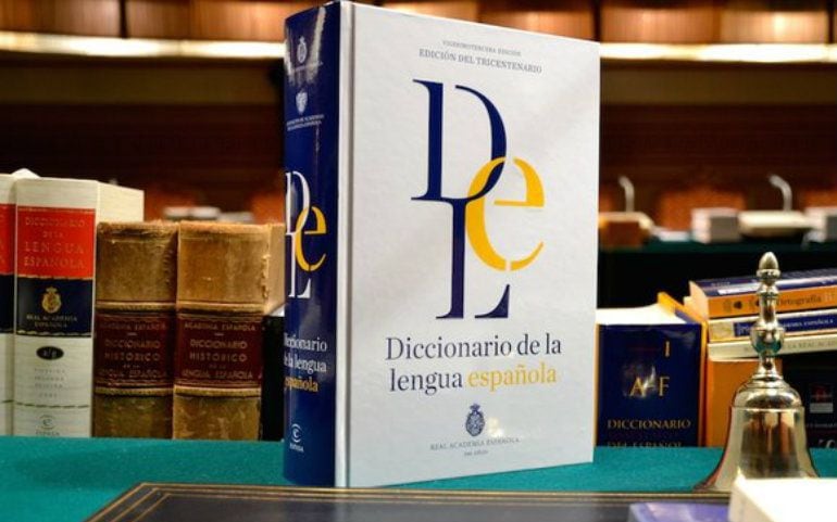 Un ejemplar del último diccionario de la lengua española de la RAE