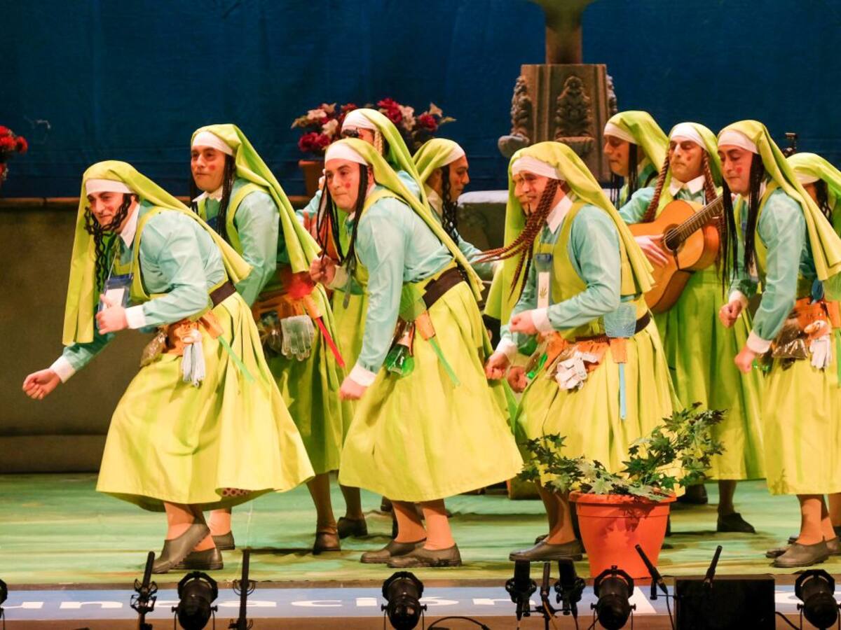 Sábado de comparsas con Pepito Martínez, Rivero y la chirigota de Santa María