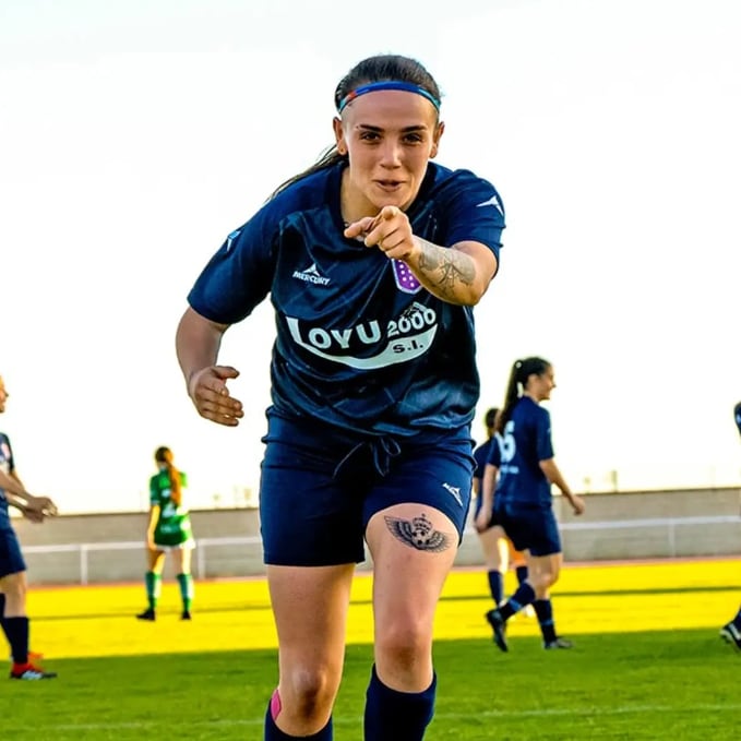 Rocío Pisador celebra un gol con el CDM