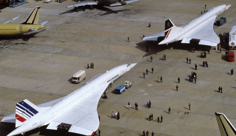 Dos aviones supersónicos modelo &quot;Concorde&quot; de la compañía aérea Air France permanecen en el aeropuerto de Toulouse