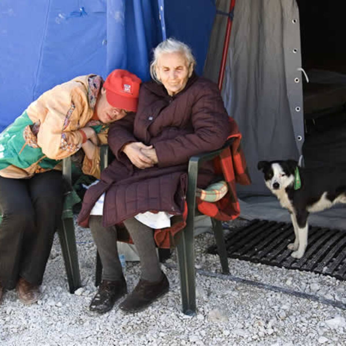 Las familias evacuadas por el terremoto recibirán 400 euros mensuales