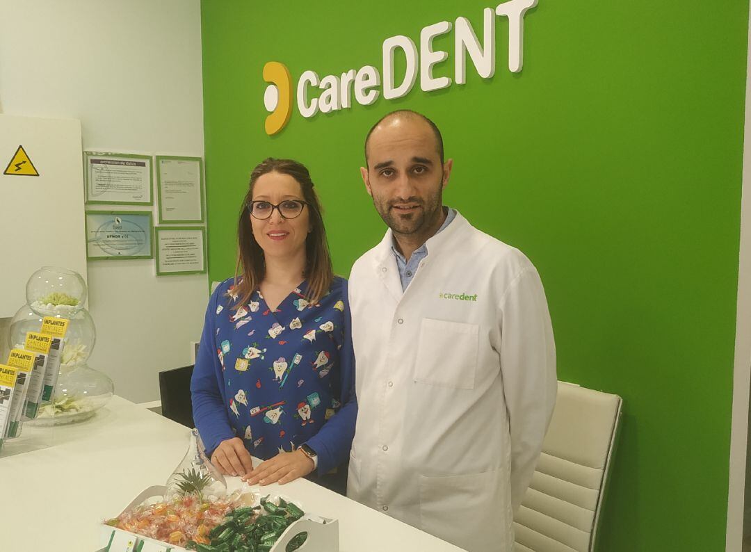 En Sintonía charla con trabajadores de la clínica dental Caredent