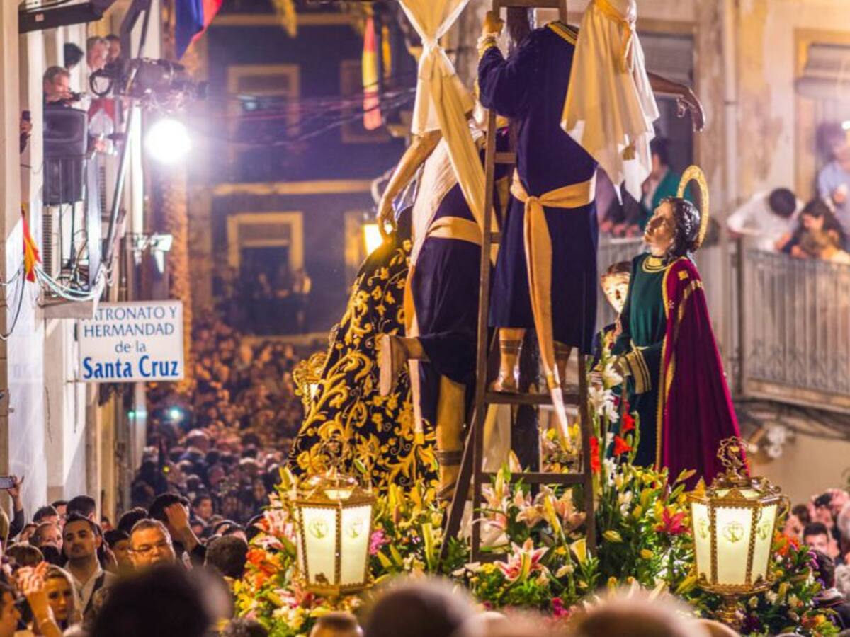 Miércoles Santo, la Santa Cruz inicia su relevo generacional