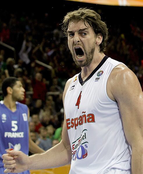 Pau Gasol celebra una canasta