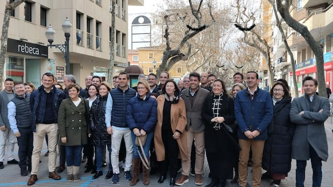 El presidente del PPCV, Carlos Mazón con representantes populares de la Marina Alta.