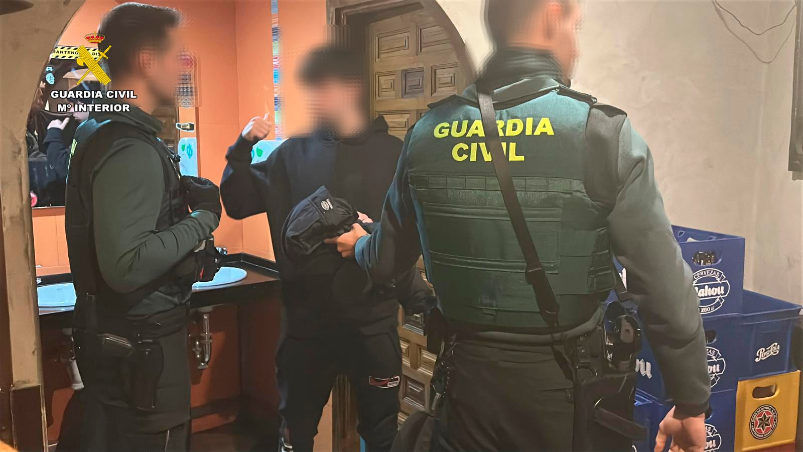 La Guardia Civil incauta un arma blanca y drogas en un bar de Calahorra y en otro de Autol