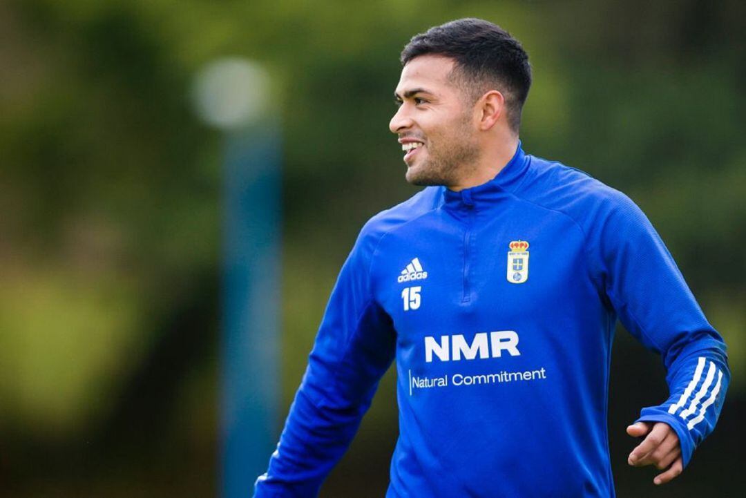 Nahuel Leiva, durante un entrenamiento con el Real Oviedo.