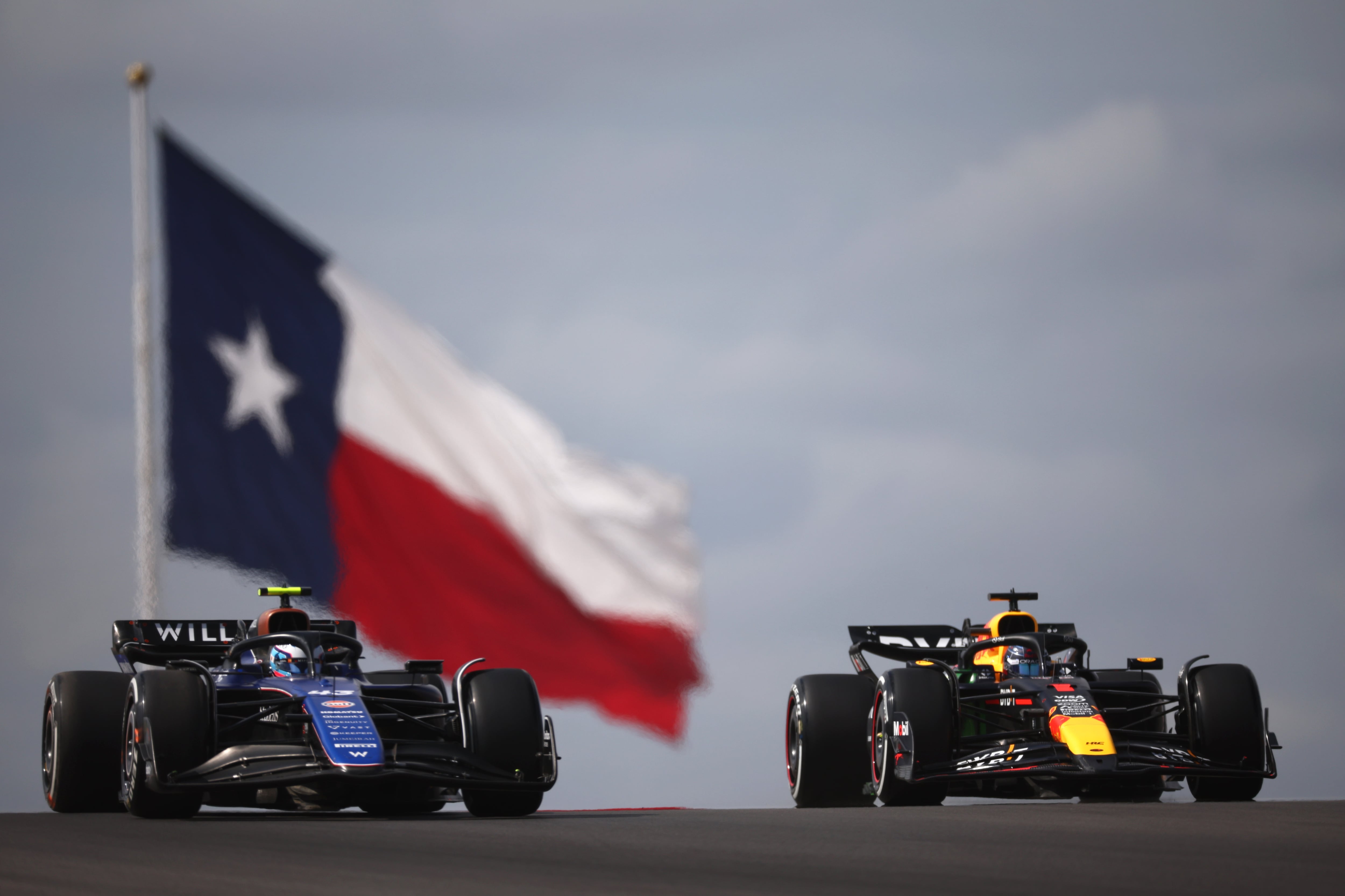 Max Verstappen junto a Franco Colapinto