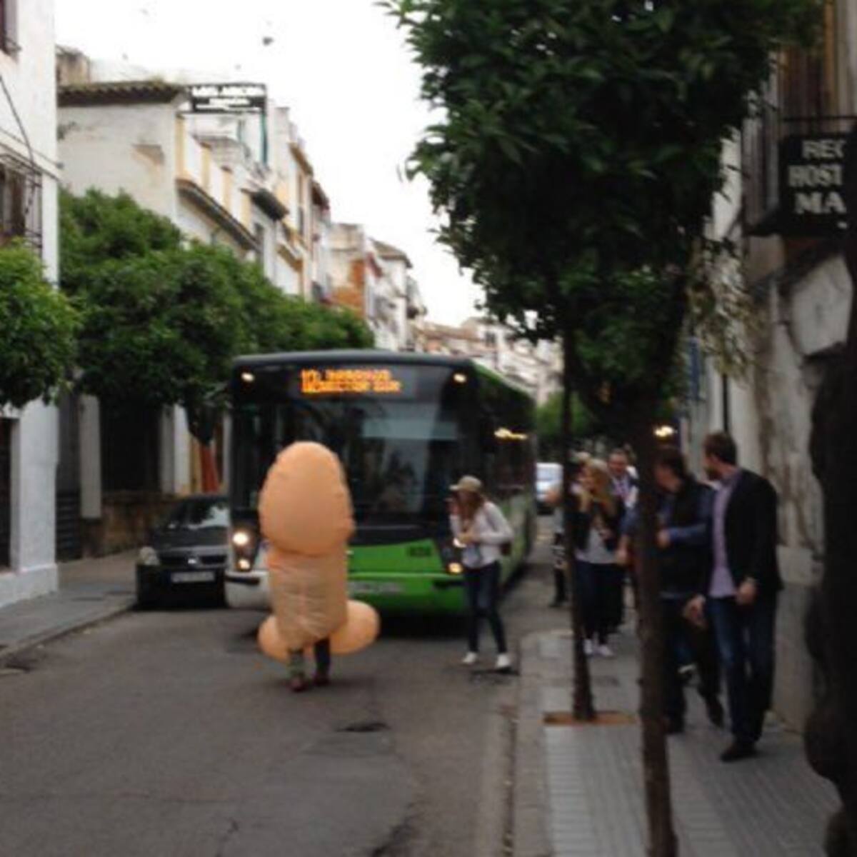 Hostetur le pone freno a las despedidas de soltero en sus restaurantes