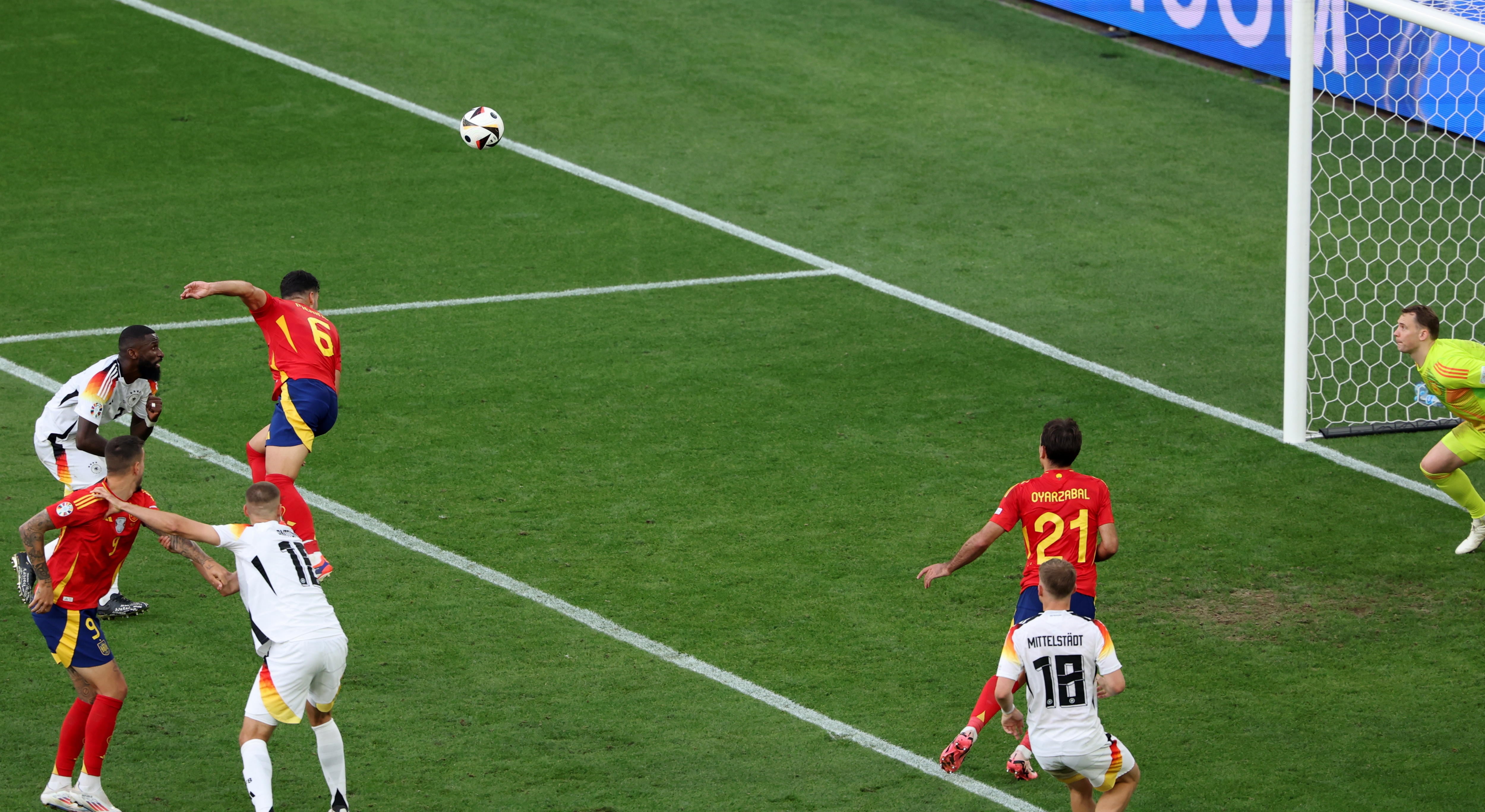 Mikel Merino anota de cabeza el segundo gol de España