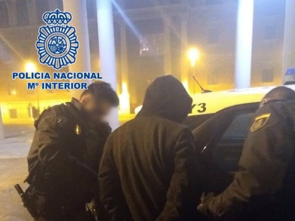 La Policía Nacional sorprende a tres hombres mientras asaltaban un bar en pleno centro de Murcia