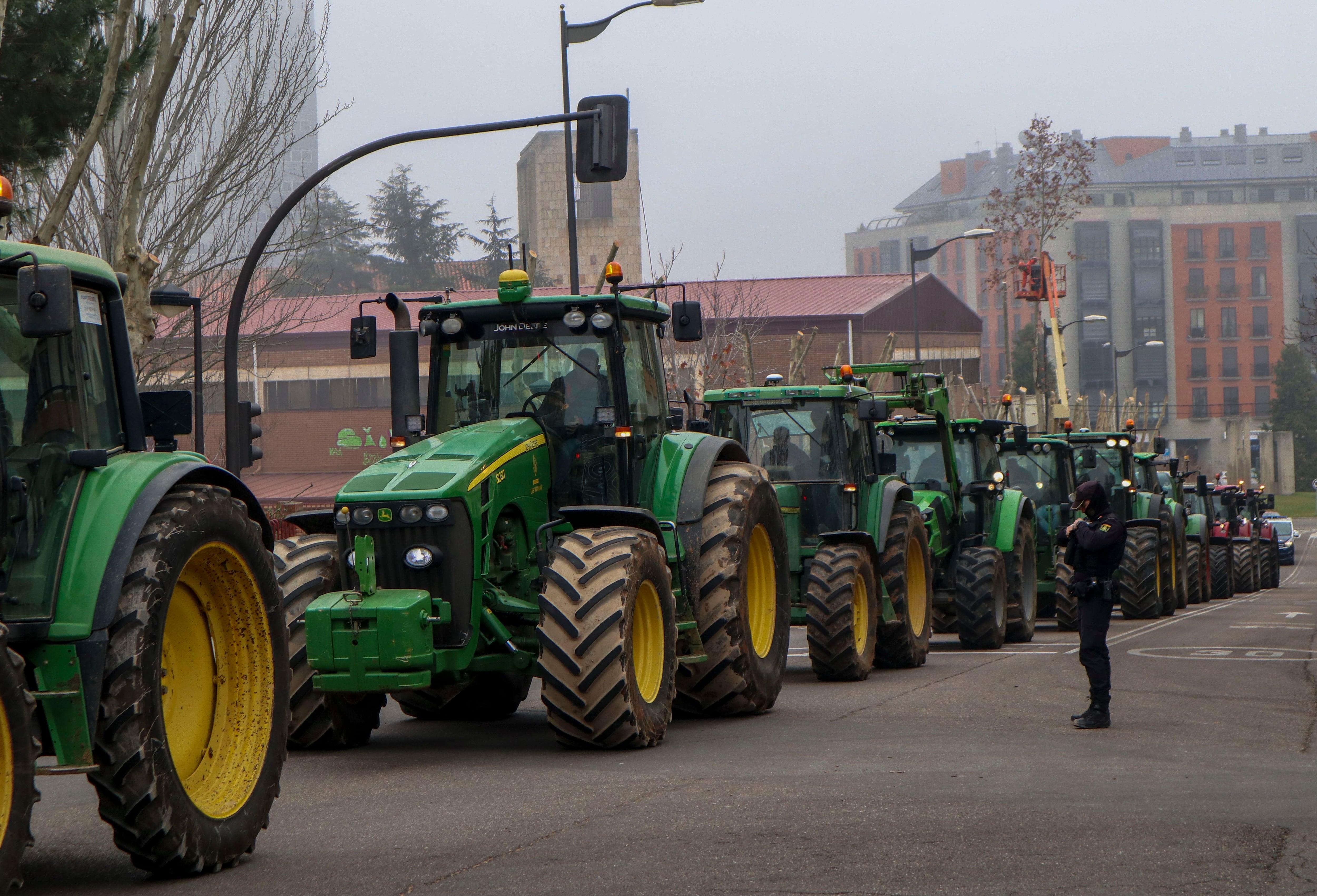 Los agricultores de Zamora se movilizaron este martes de forma espontánea por las calles de la ciudad EFE/Mariam A. Montesinos