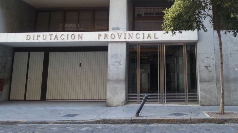 Entrada a la Diputación provincial de Huelva 