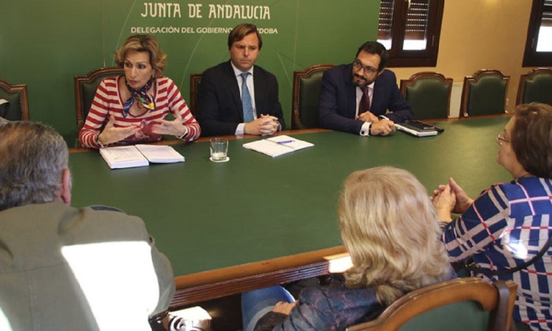 Reunión de la Junta con las trabajadoras, ayer.