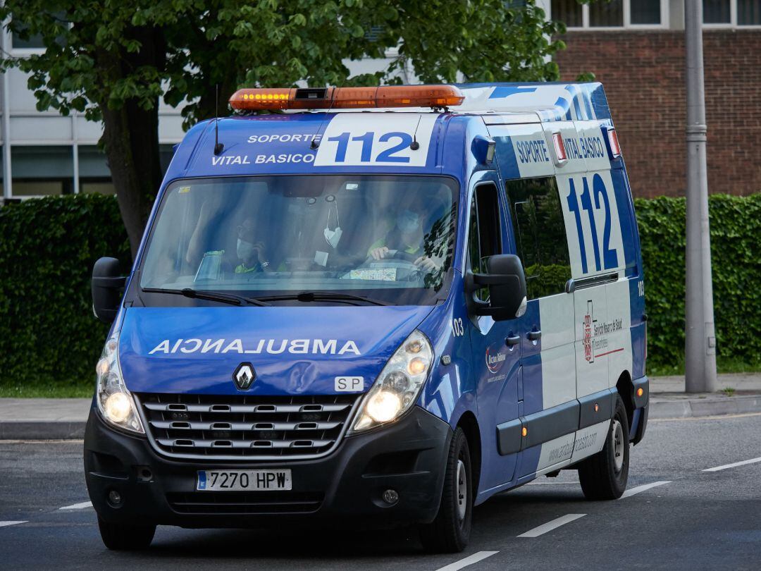 Una ambulancia del 112 entra en el Hospital Universitario de Navarra