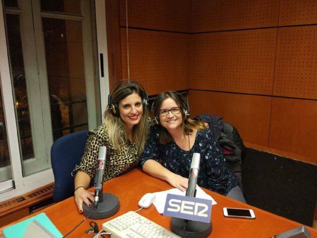 Marta Ciprés y Yoli Pérez en los estudios de Radio Zaragoza