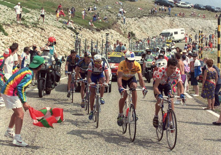 Armand de las Cuevas compitiendo con Miguel Indurain