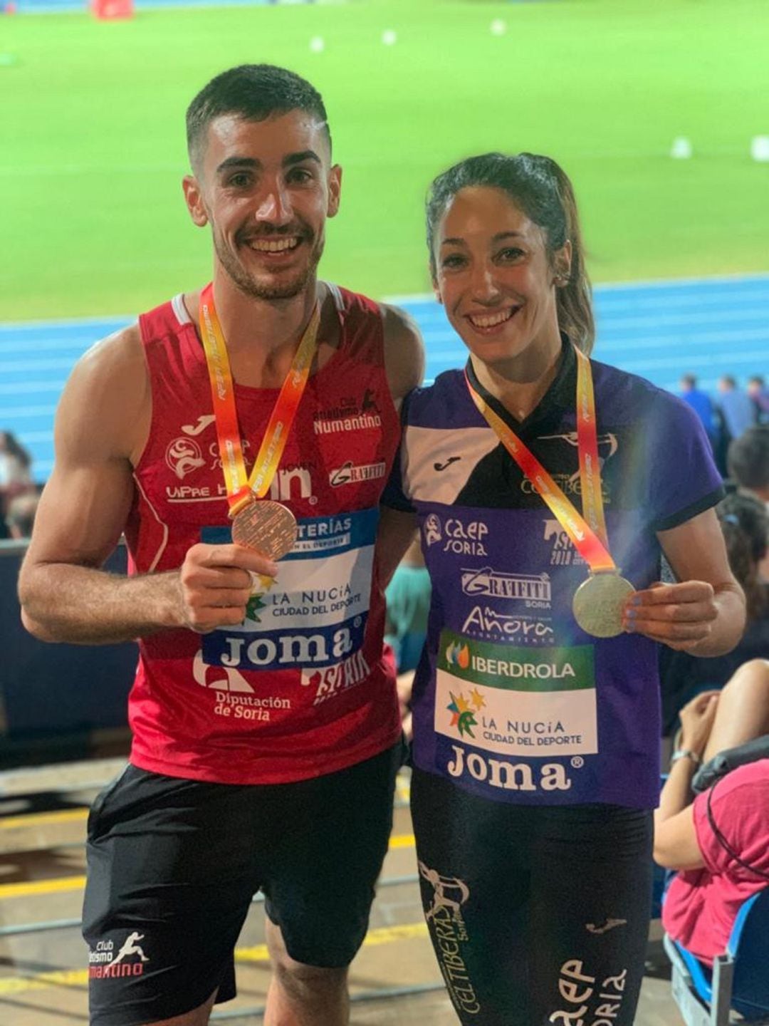 Mario Arancón y Carmen Romero, con sus medallas en el Campeonato de España.