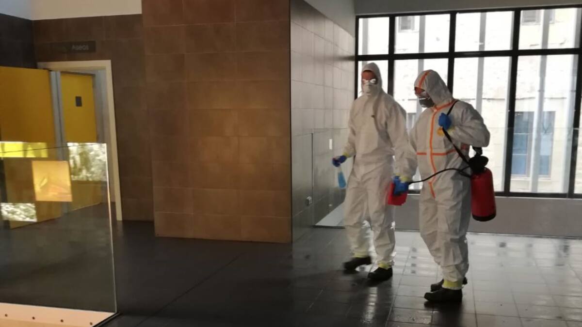 Los bomberos de Soria desinfectan zonas de más afluencia y áreas sanitarias