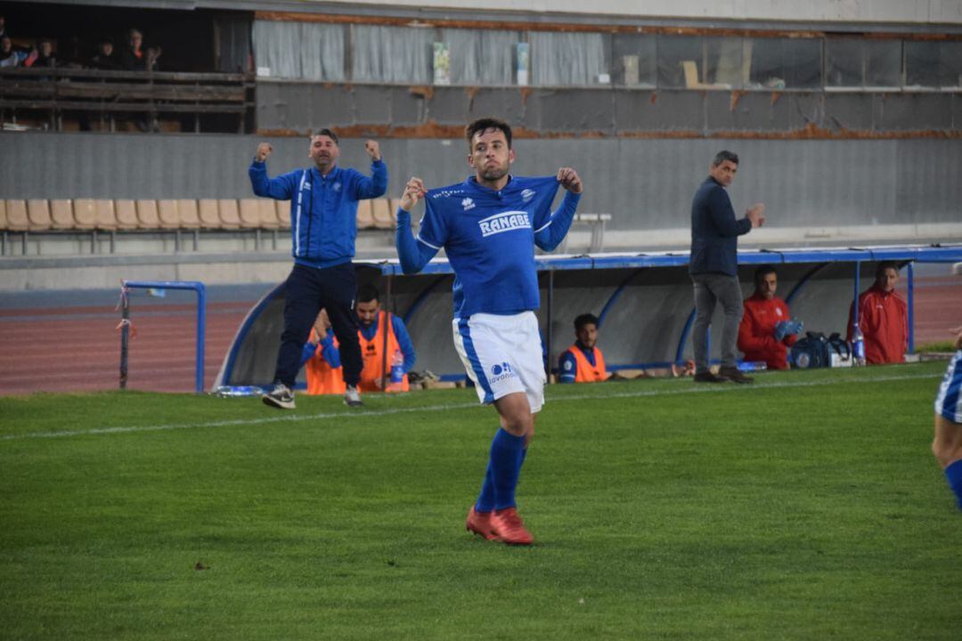 Adrián Gallardo durante un partido en Chapín