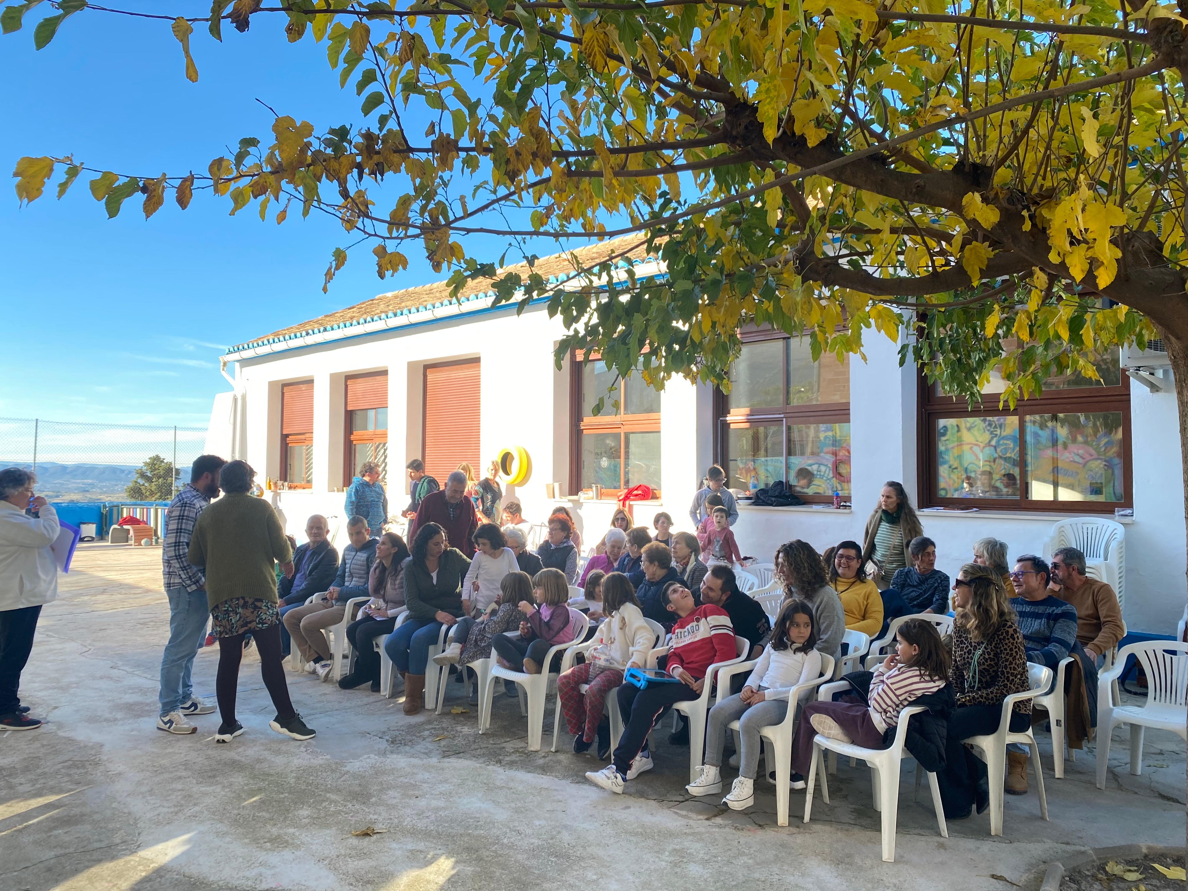 El edificio escolar de Beniatjar celebra los 70 años con una fiesta