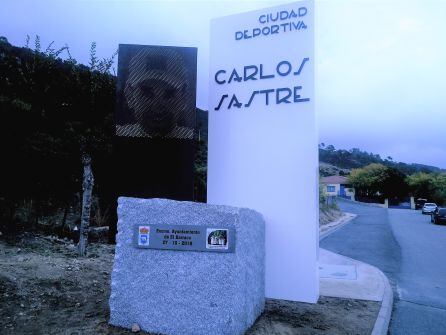 Placa en recuerdo del 10º aniversario de la victoria de Carlos Sastre en el Tour de Francia