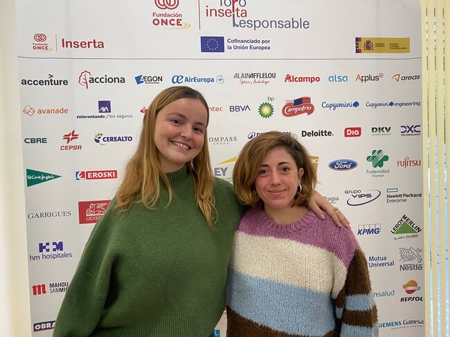Irene González y Ángela Martínez, trabajadora de Inserta Empleo ONCE en Cuenca.