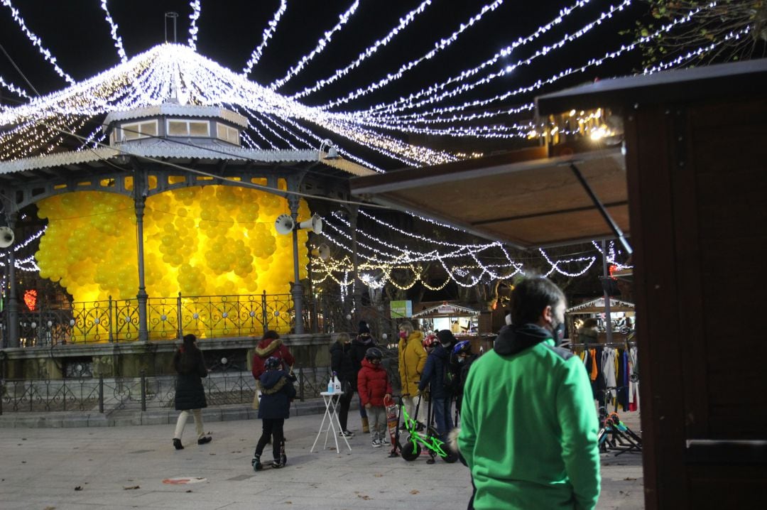 Mercado navideño en la plaza del Ensanche