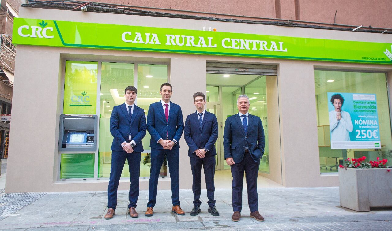 Personal de la oficina de CRC en Elda. Profesionales comprometidos y preparados.