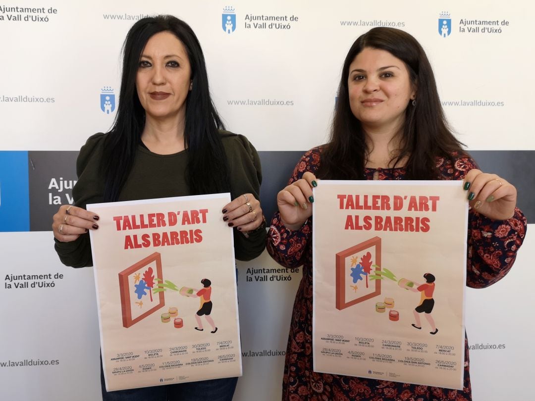 La concejala de Dinamización de Barrios, Elena Pérez y la profesora del taller, Judit Salafranca.