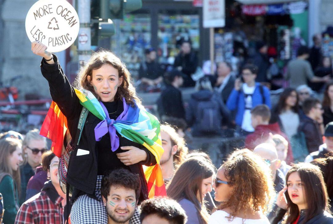 Estudiantes milaneses se suman a la huelga mundial contra el cambio climático y en demanda de acciones gubernamentales concretas