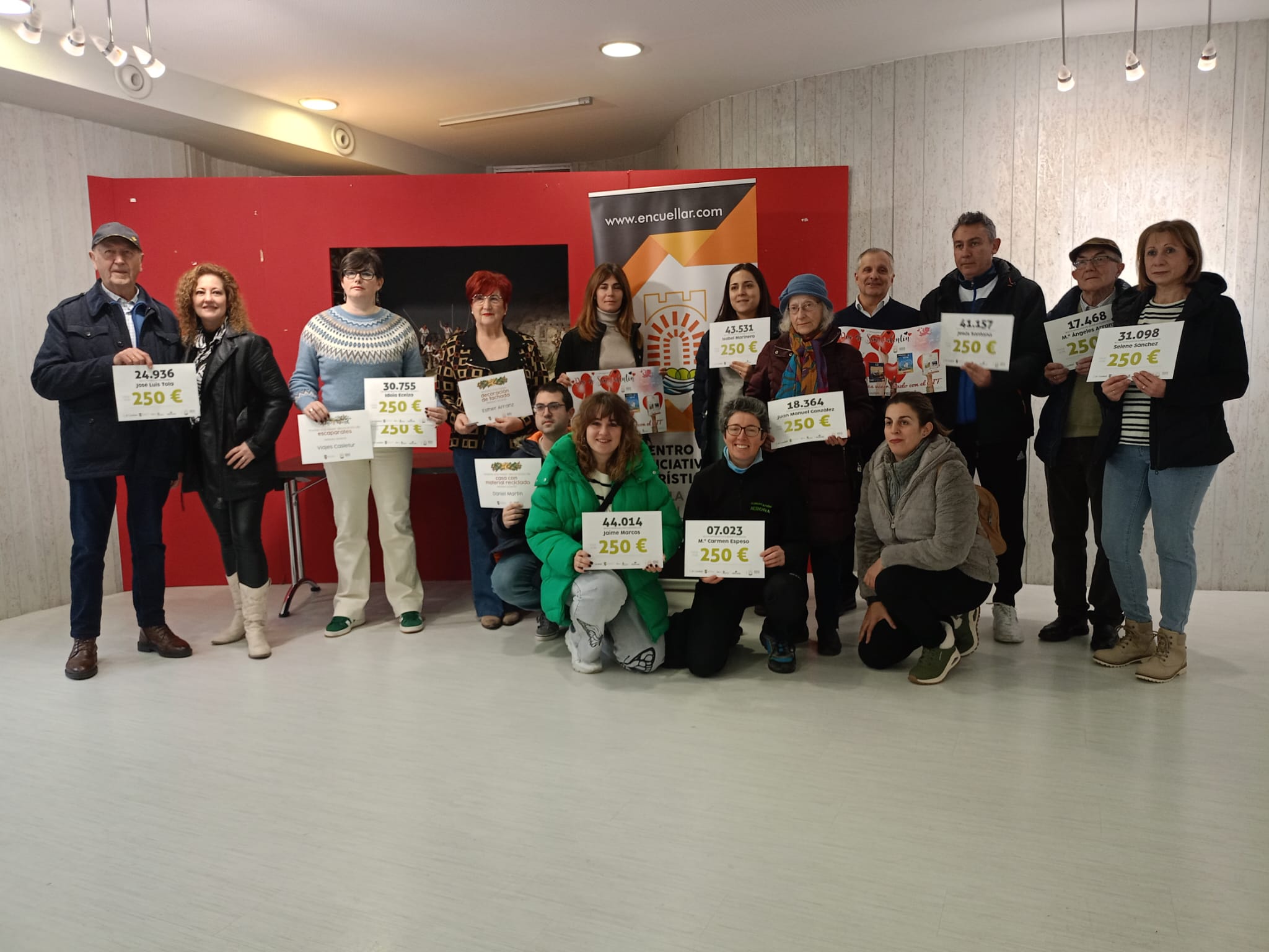 Foto de familia de los premiados en la campaña de Navidad del CIT Villa de Cuéllar