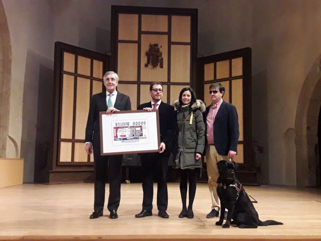 Presentación del cupón de la ONCE dedicado al Auditorio de San Francisco 