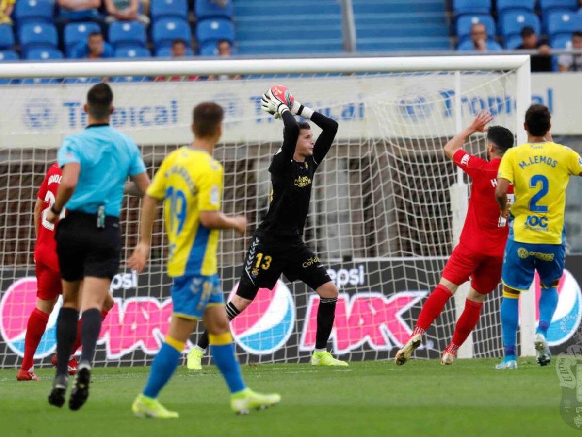 Jonathan Viera vuelve para poner en órbita a Las Palmas (3-1)