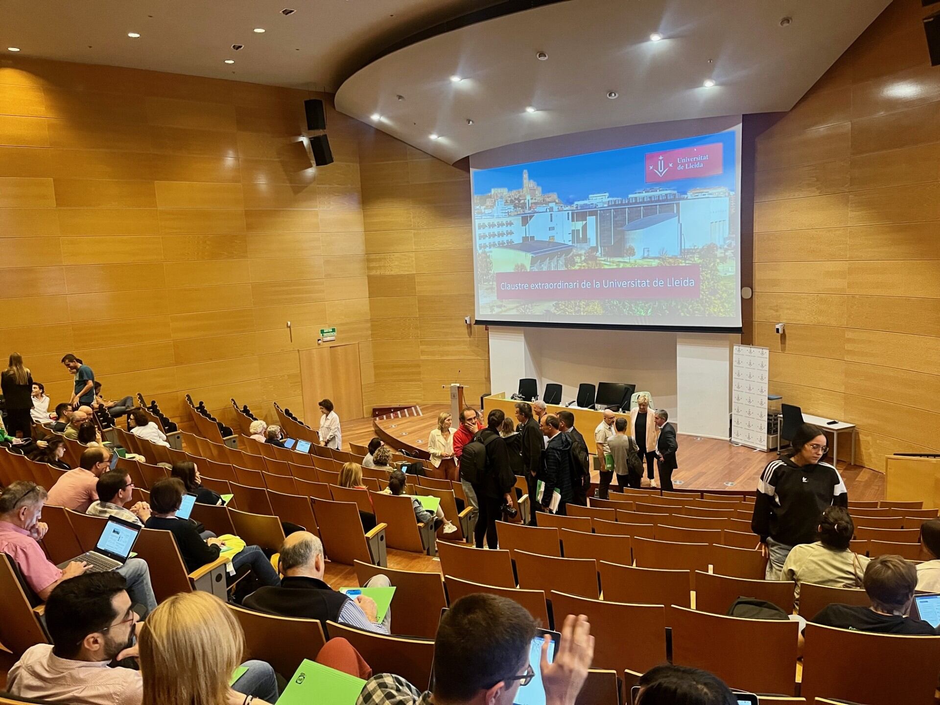 Imatge d&#039;aquest matí abans que es decidís suspendre el claustre extraordinari de la UdL per manca de quorum. Foto: UdL.