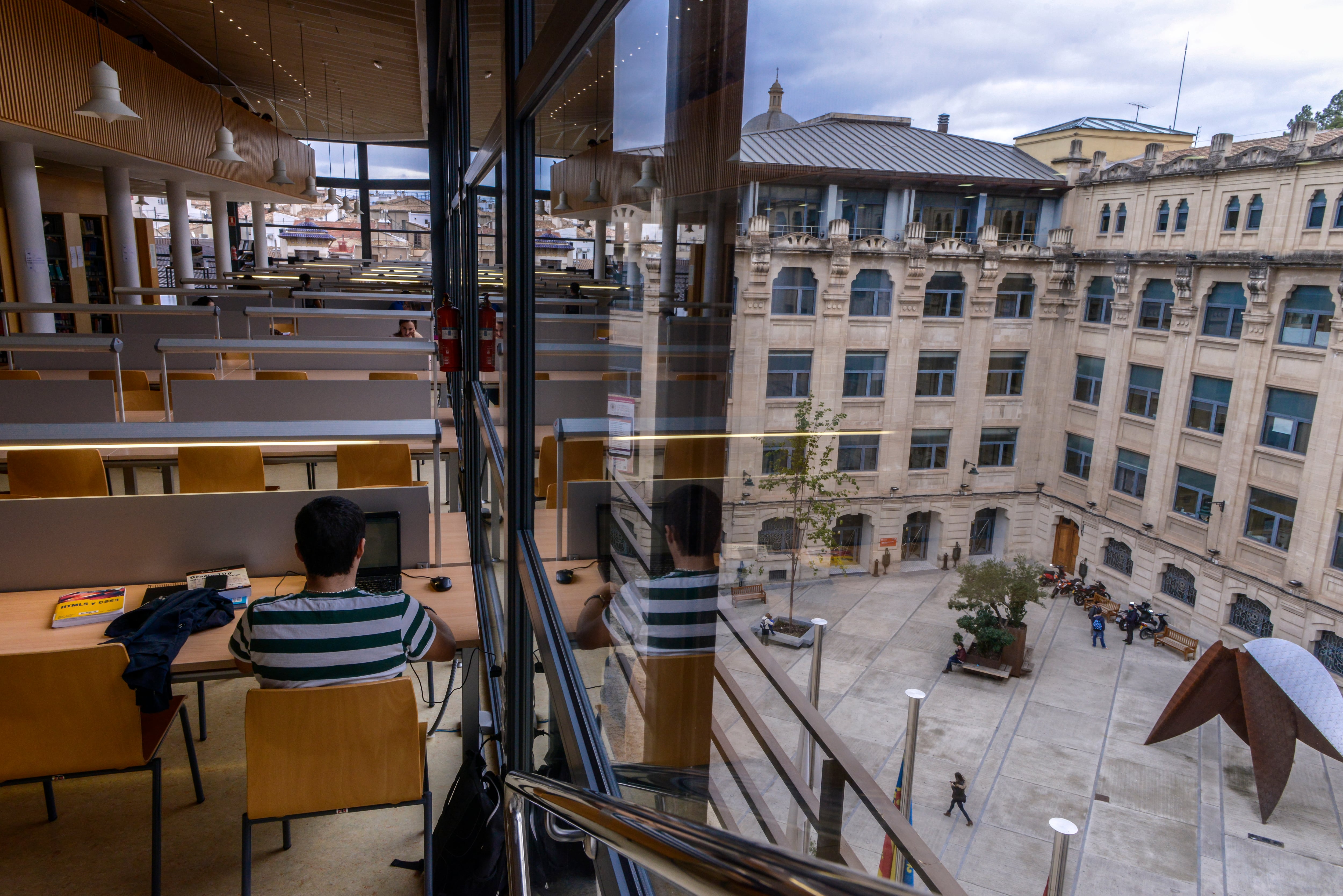 Imagen de archivo del Campus de Alcoy de la UPV desde la biblioteca