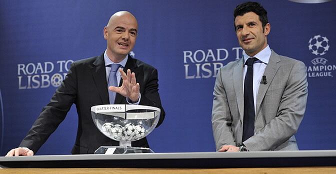 Giannini, junto con Luis Figo, el encargado de sacar las bolas