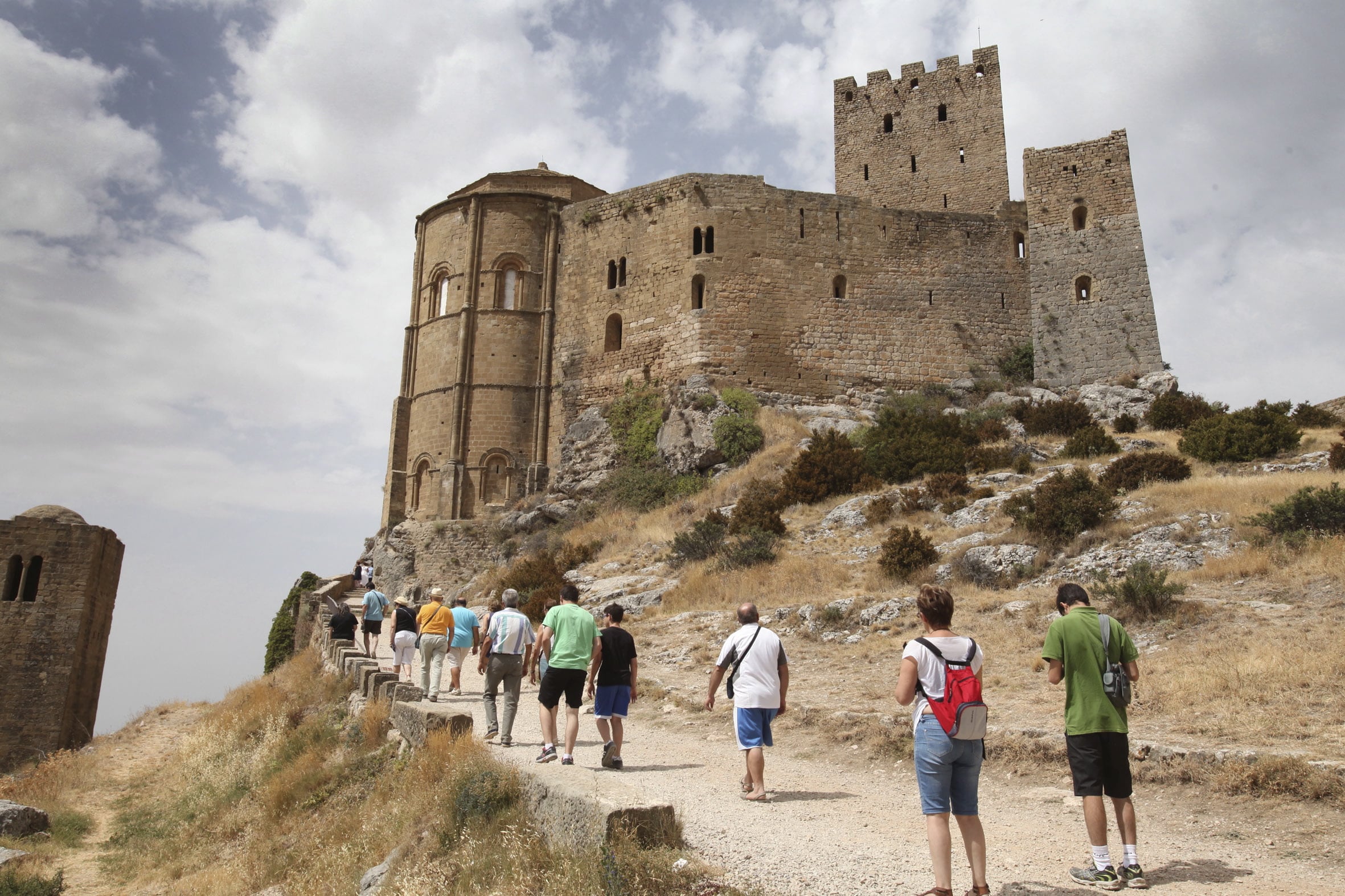 Visitantes en el Castillo de Loarre