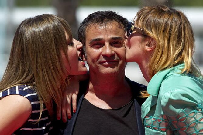 El actor Eduard Fernández con las actrices Marta Larralde y Nathalie Poza en el Festival de Málaga de 2013