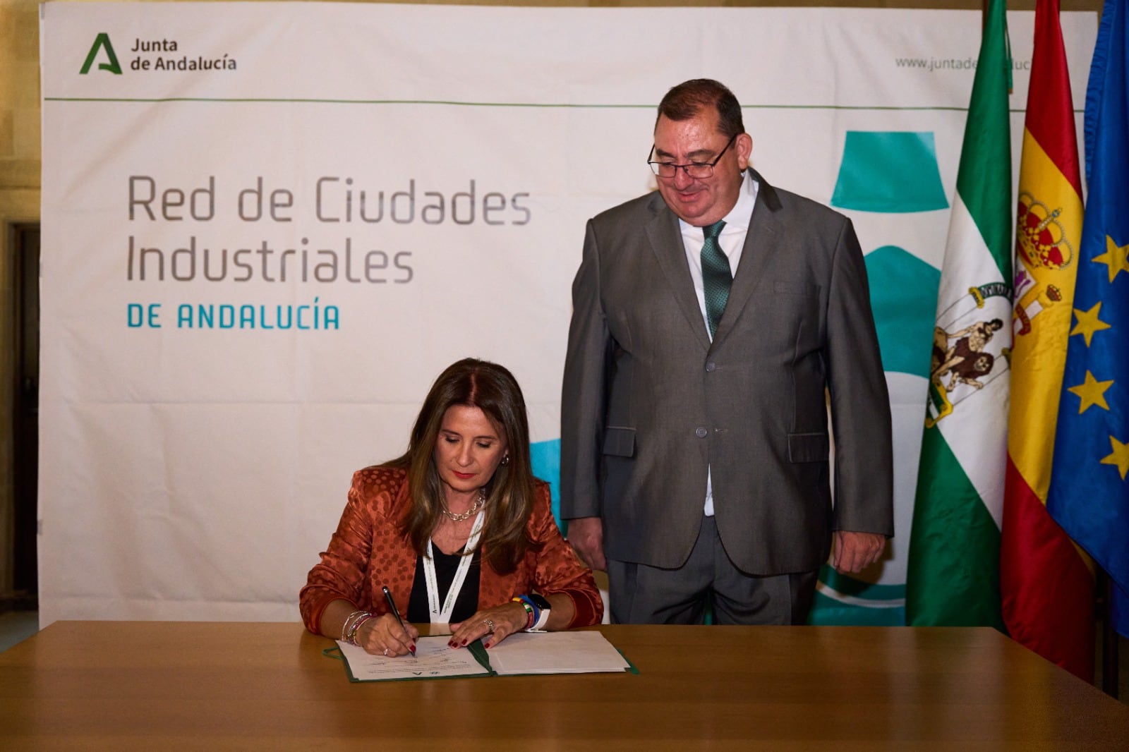 Firma de la adhesión de Linares a la Red de Ciudades Industriales de Andalucía