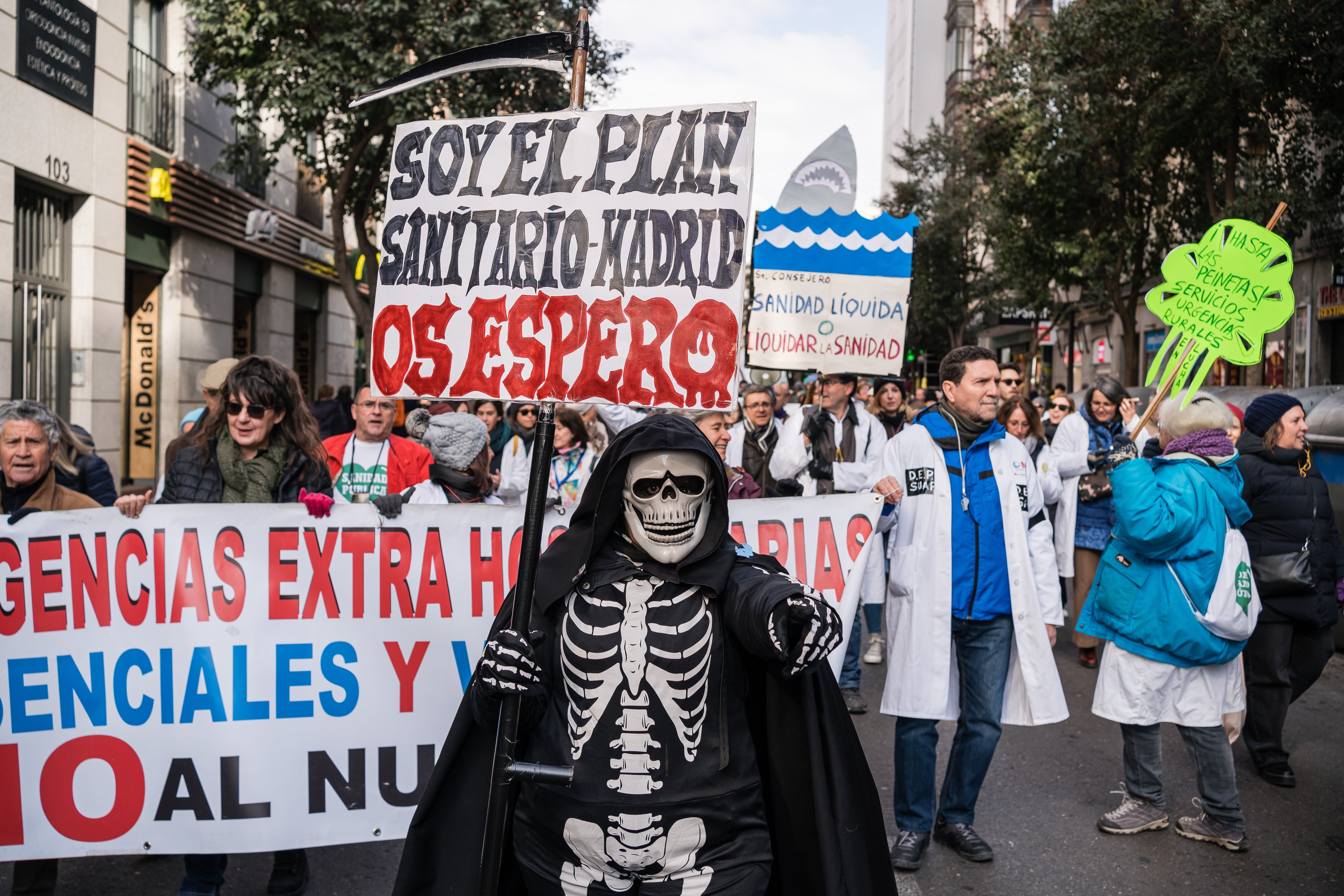 Los médicos de los hospitales de Madrid se suman a los paros de la Atención Primaria.