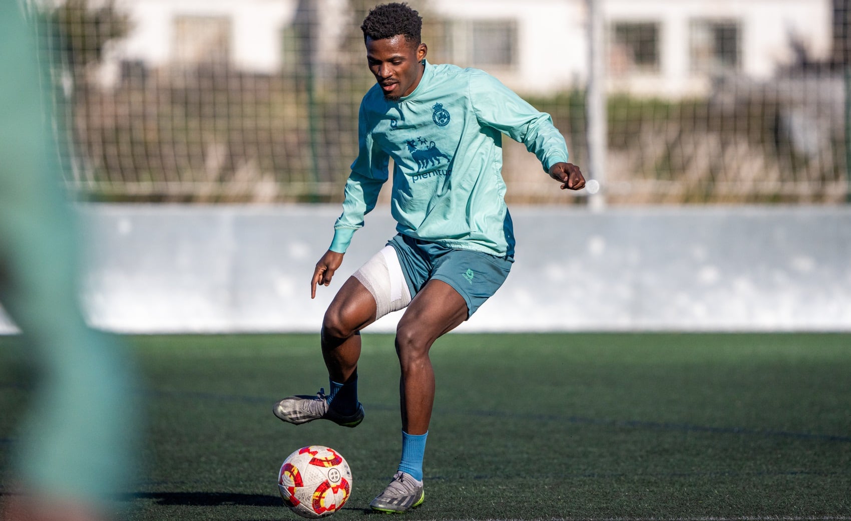 Isaac Obeng, entrenando con el Rayo Cantabria.