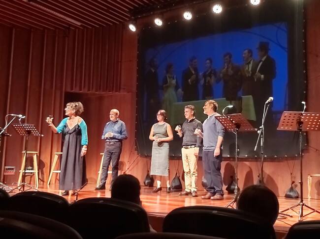 Un dels moments finals de la presentació dels capítols de la radionovel·la Júlia