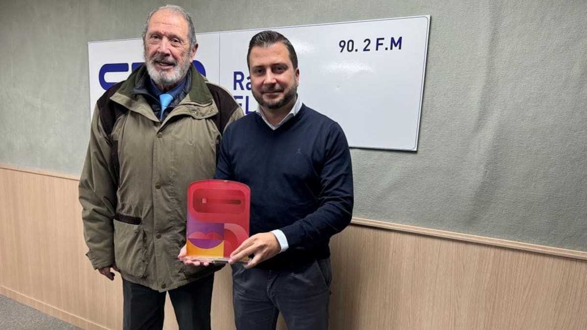 Paco Sogorb y Baldo Giménez, presidente del jurado de los Premios Radio Elda Cadena SER y director del Grupo Radio Elda respectivamente, sobre la VIII Edición de estos premios