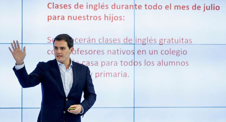 El presidente de Ciudadanos, Albert Rivera, durante la presentación de la Ley de Conciliación, Igualdad y Apoyo a las Familias
