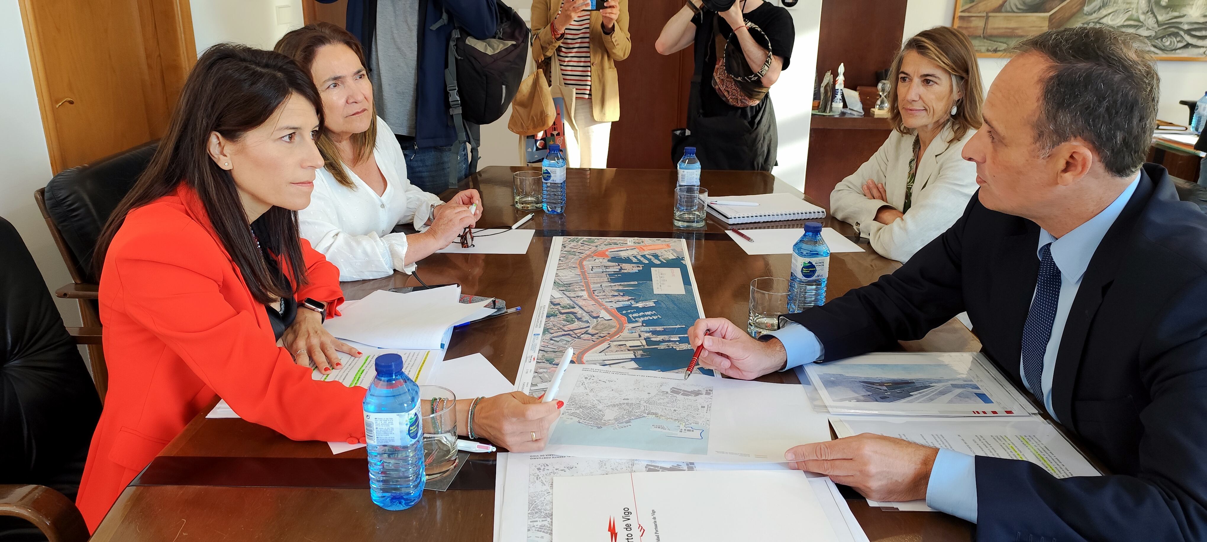 Carlos Botana, Ana Ortiz y María Martínez Allegue en el Puerto de Vigo