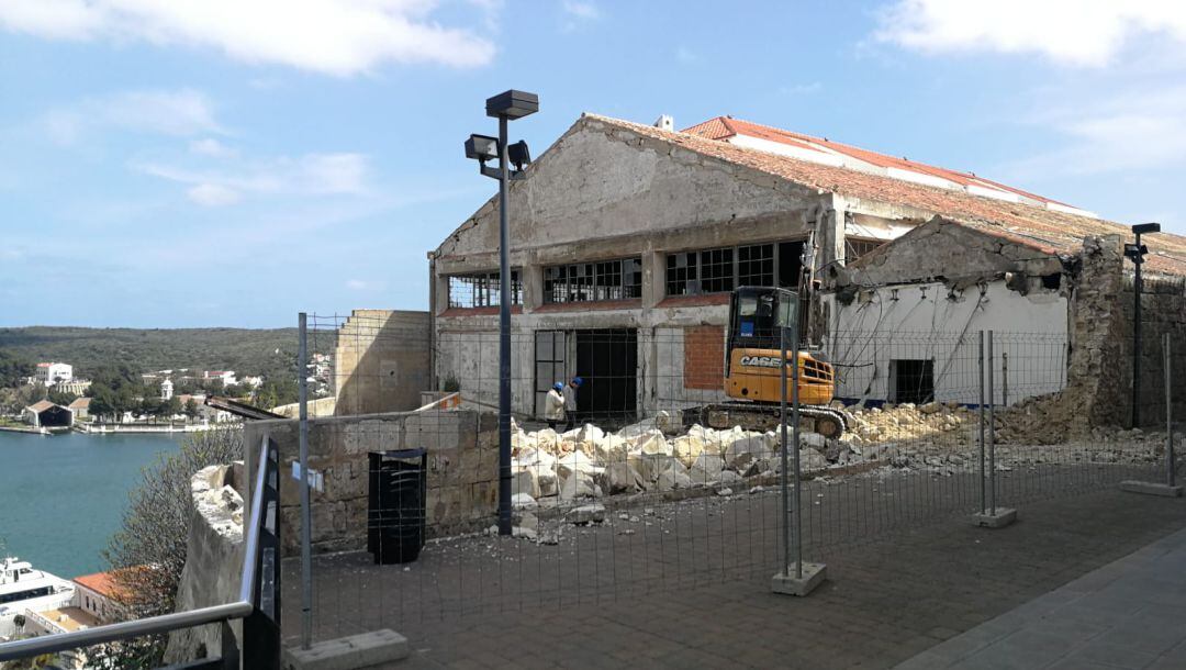 Obres d'esbucament de l'antiga nau de SEAT