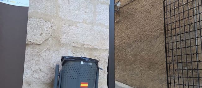 Nuevas papeleras en Caudete