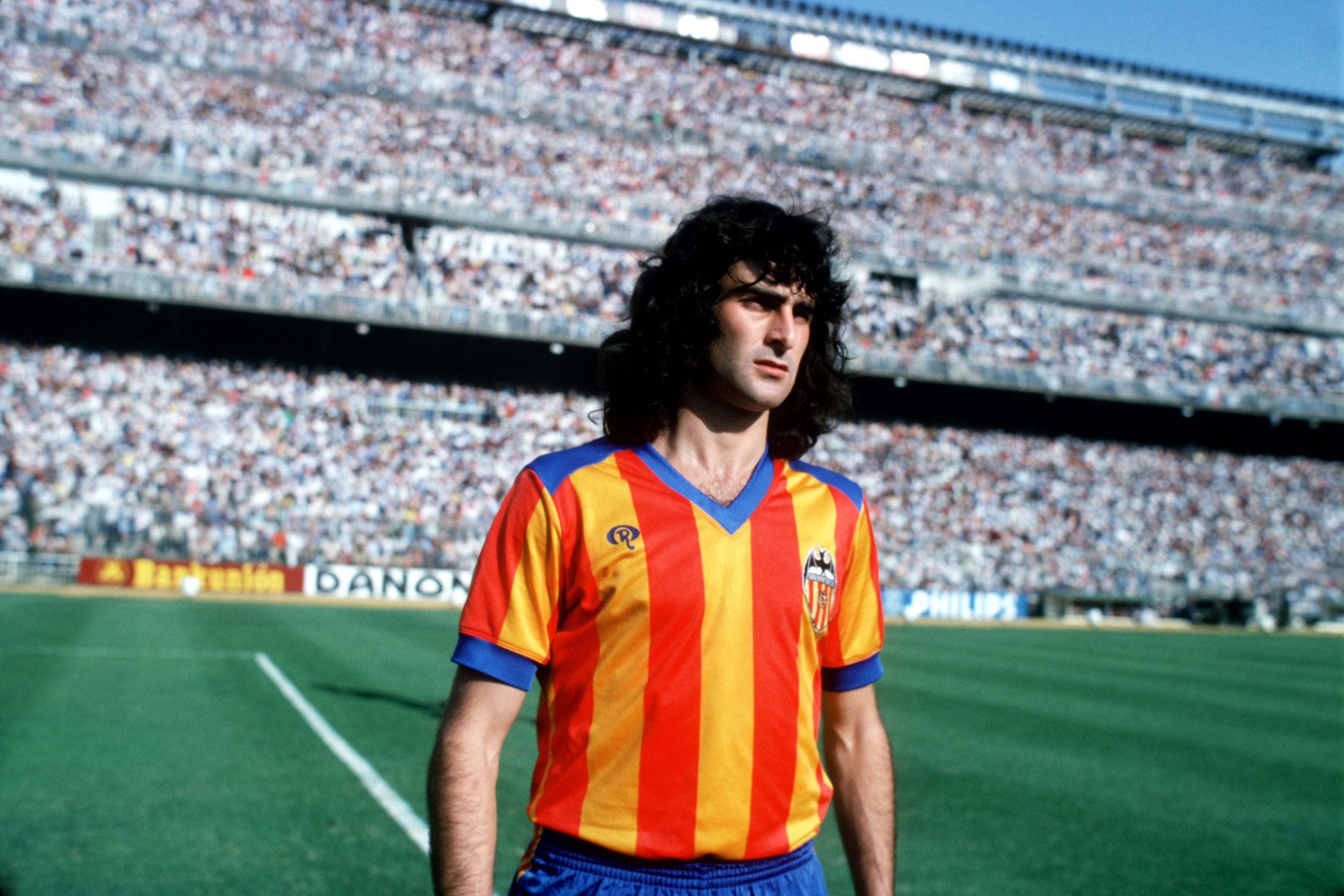 Mario Kempes, durante un partido del Valencia ante el Real Madrid.