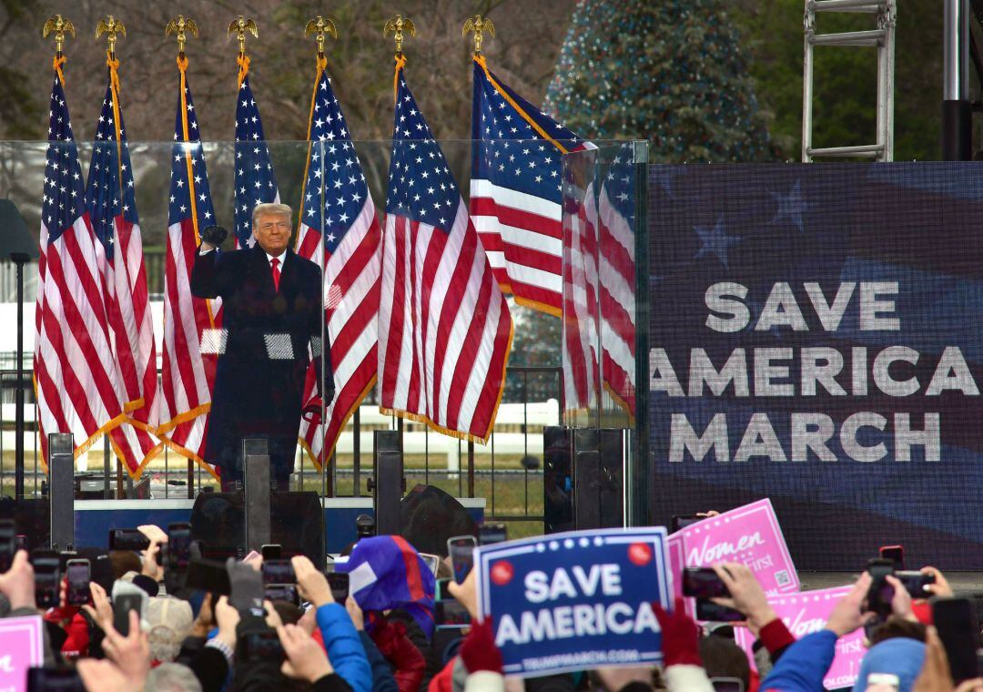 El presidente de Estados Unidos, Donald Trump, cuando se dirigió a sus seguidores poco antes de que centenares de ellos marcharan hacia la toma del Capitolio 